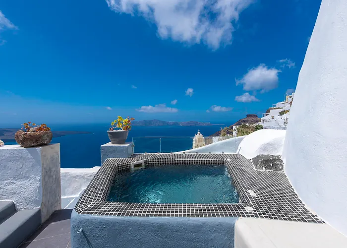 Exclusive 3* Fira (Santorini)