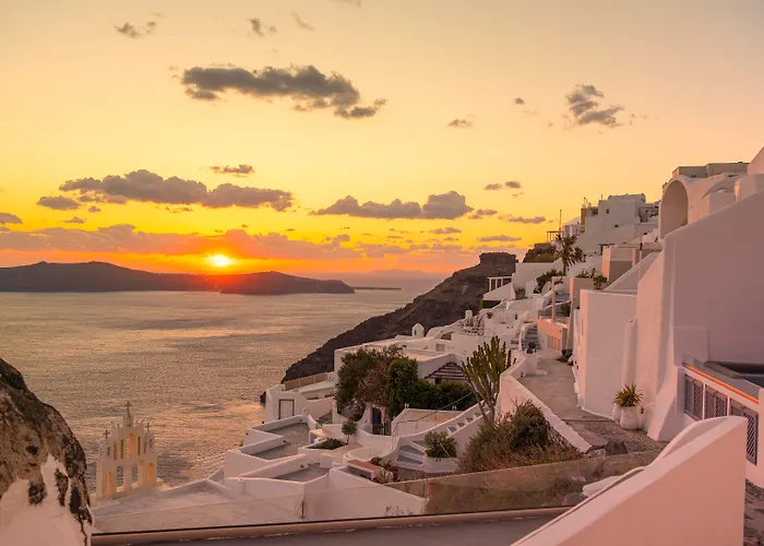 Exclusive Fira (Santorini)