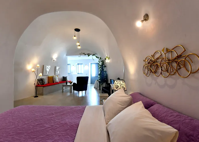 Exclusive 3* Fira (Santorini)