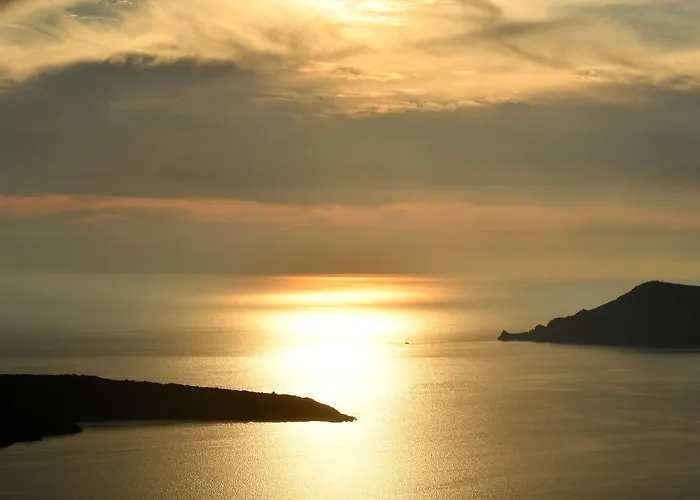 Exclusive Fira (Santorini)