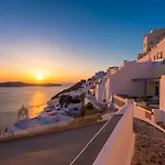 Exclusive 3* Fira (Santorini)