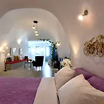Exclusive 3* Fira (Santorini)