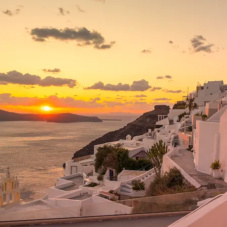 Exclusive Fira (Santorini)