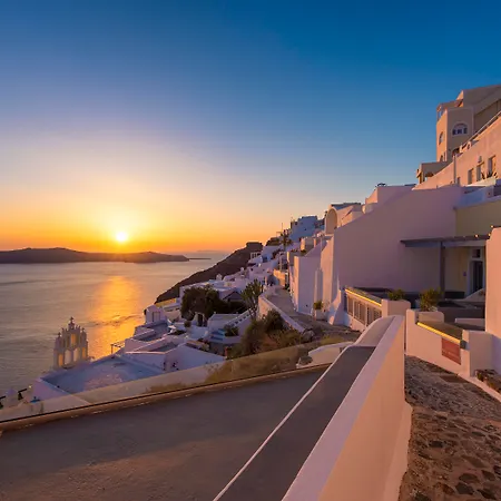 Exclusive 3* Fira (Santorini)
