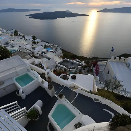 Exclusive 3* Fira (Santorini)