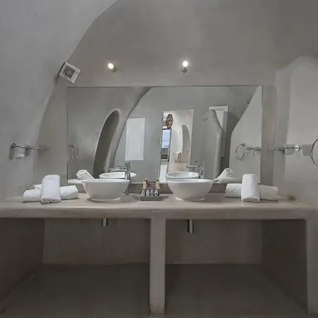 Exclusive 3* Fira (Santorini)