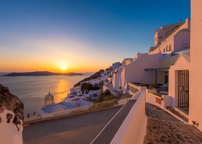 Exclusive 3* Fira (Santorini)