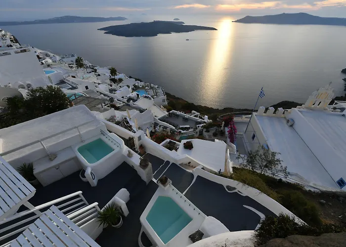 Exclusive 3* Fira (Santorini)