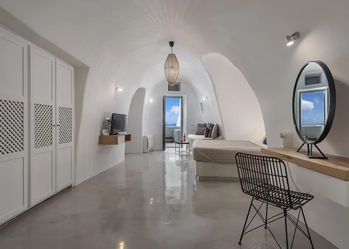 Exclusive Fira (Santorini)