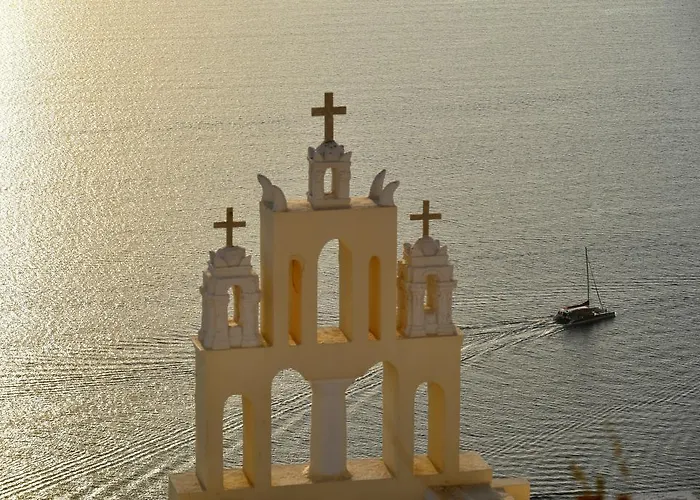 Exclusive 3* Fira (Santorini)