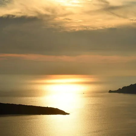 Exclusive Fira (Santorini)